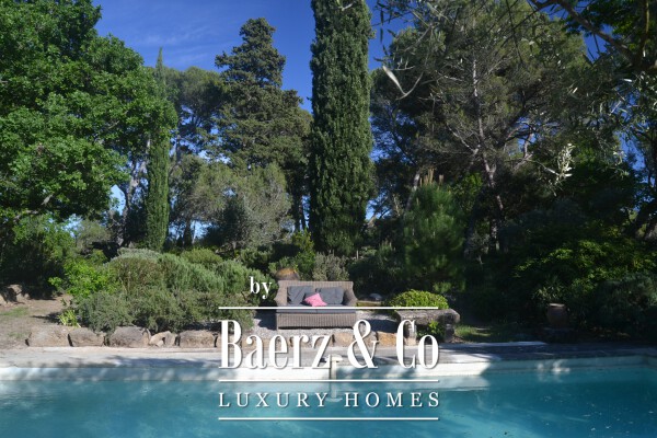 photo 21 Historic manor house overlooking Mont Ventoux