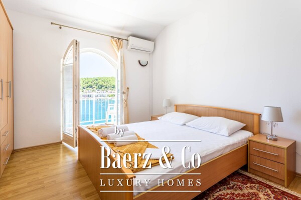 photo 11 Drvenik, exceptional property – multi-apartment house in the first row to the sea