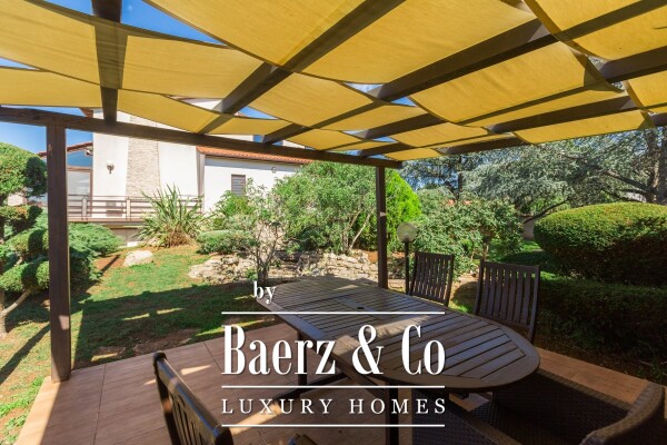 photo 8 Pula, Veli Vrh, wonderful villa plus 4 separated apartments and a pool