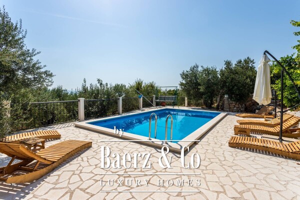 photo 1 Split, Jesenice, Beautiful authentic villa with a sea view