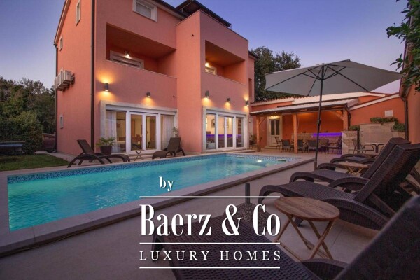 photo 1 Medulin, large detached house NKP 360 m2 with swimming pool