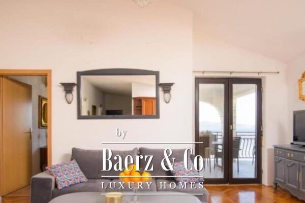 photo 14 Okrug Gornji, Beautiful house, second row to the sea