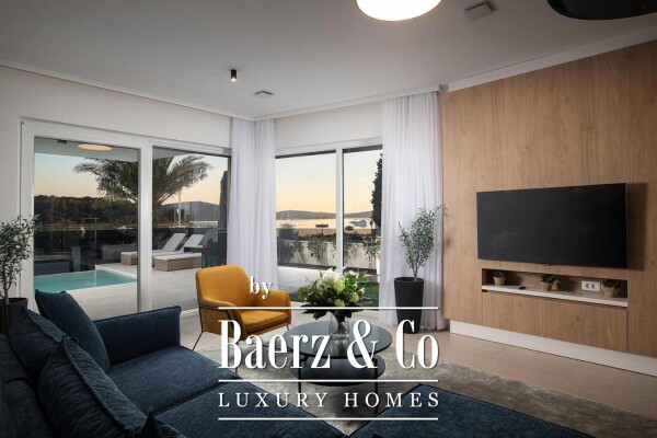 photo 4 Medulin, a beautiful villa of 350 m2, only 6 m from the sea with an fascinating view