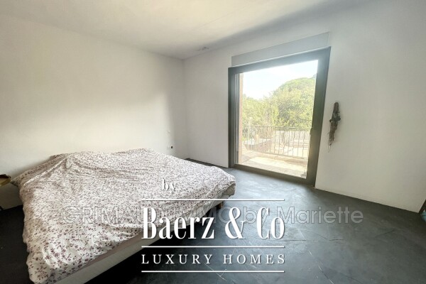 photo 6 Grimaud, France