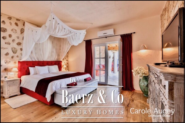 photo 9 Authentic Villa facing the Golf Course