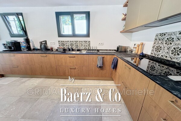 photo 7 Charming house in a quiet area, 3 bedrooms, pool, and large