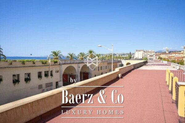 photo 9 Magnificent 3 bedroom apartment of 130 square meters in a beautiful Niçois building on the Cours Saleya.