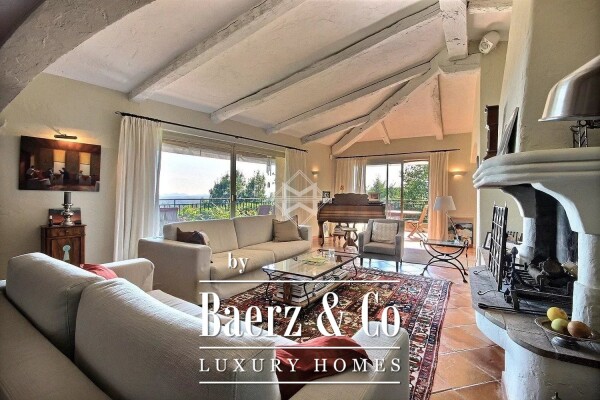 photo 4 Provençal house with sea view in sought-after estate