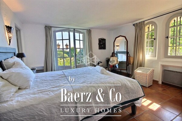 photo 15 Provençal house with sea view in sought-after estate