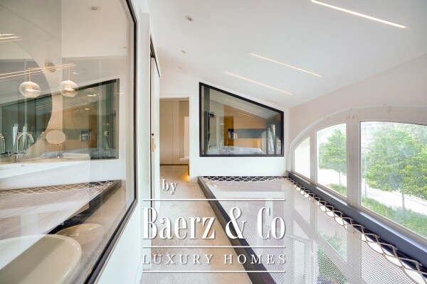 photo 20 Top Floor Duplex with Stunning Views of Île Seguin