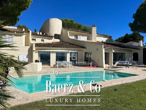 photo 1 Gorgeous villa with panoramic view in a gated domaine