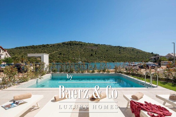 photo 1 Rogoznica, modern villa with swimming pool in the first row to the sea