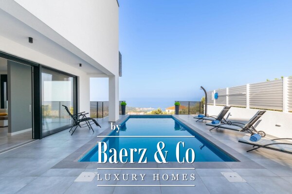 photo 1 Makarska, two-story, three-room apartment, with pool