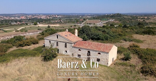 photo 1 Stanzia Marinoni, Medulin (Istria) – Historic Estate - Stone Villa, Investment Opportunity