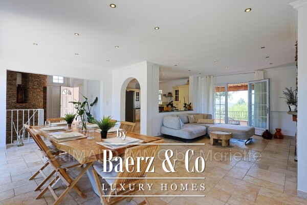 photo 6 Grimaud, France