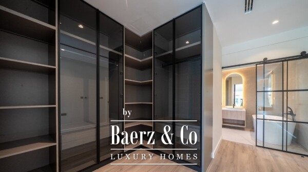 photo 11 Elegant 4-Bedroom Villa with Study for Sale in Jumeirah Village Triangle