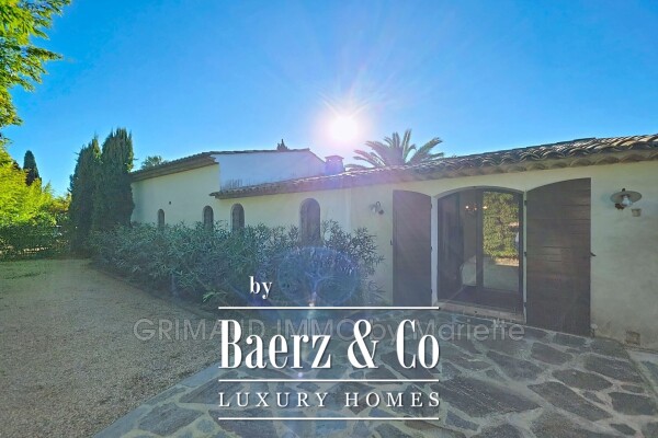 photo 10 Grimaud, France