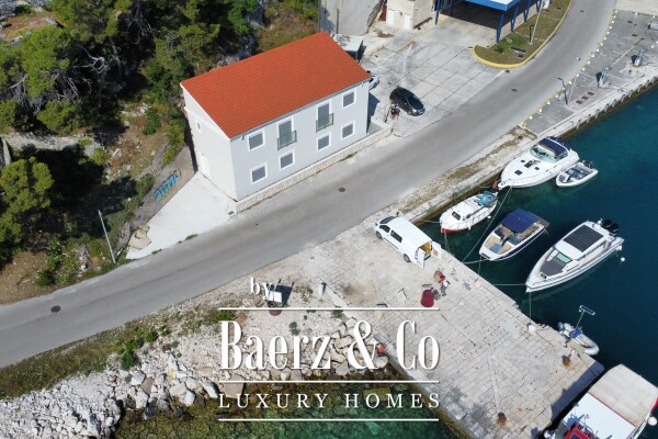 photo 2 Brač, Selca, house with four apartments first row to the sea