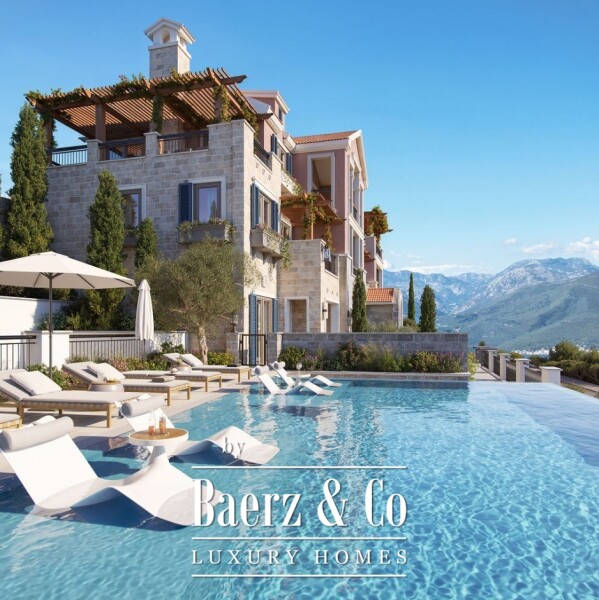 photo 9 Luxurious Apartment in Montenegro with a Yard