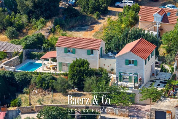 photo 1 Hvar, Vrboska, beautiful stone villa near the sea