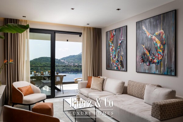 photo 1 Dubrovnik area, four-bedroom apartment with a garden
