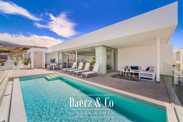 photo 5 Newly built beachfront villa in a residential area.