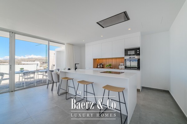 photo 4 Newly built beachfront villa in a residential area.