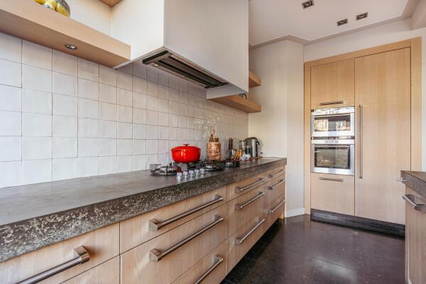 photo 16 Diepenbrockstraat 18